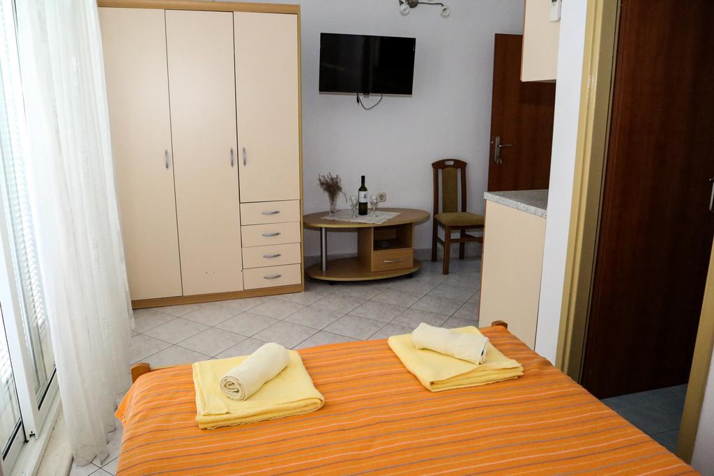 מילנה Apartments Dragica מראה חיצוני תמונה