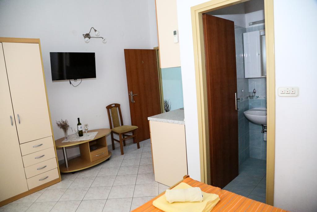 מילנה Apartments Dragica מראה חיצוני תמונה
